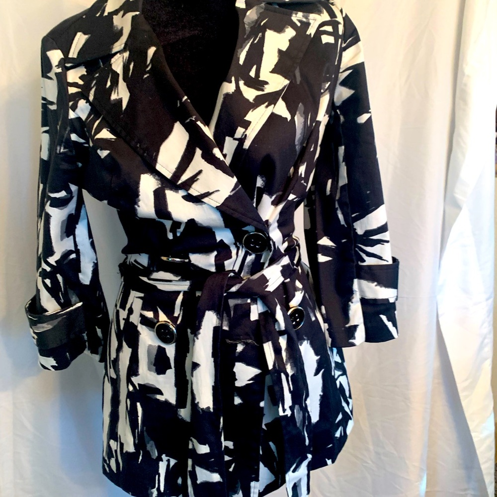 Ladies Black & white jacket Size S $15